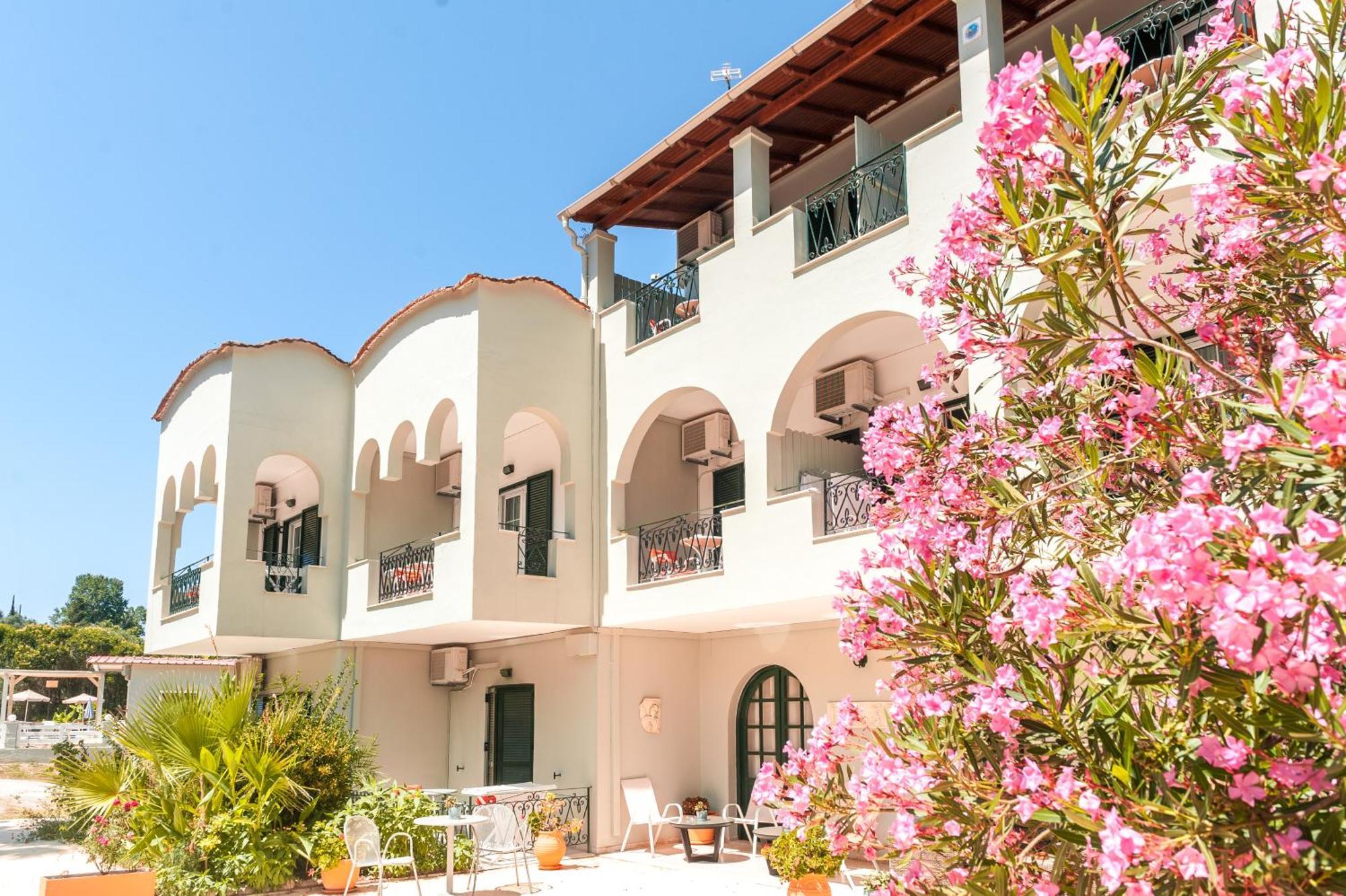 Vassilis Paradise Garden Aparthotel Агиос-Георгиос-Пагон Экстерьер фото